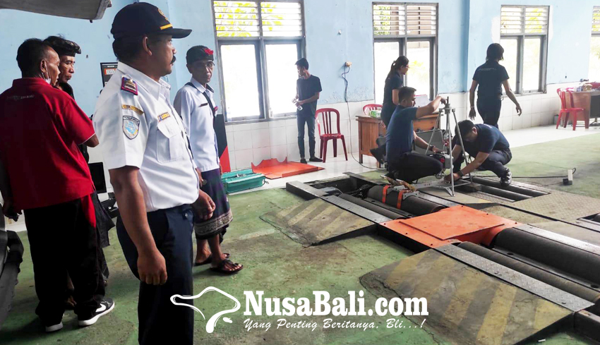 Nusabali Com Petugas Kemenhub Kalibrasi Alat Uji Kir