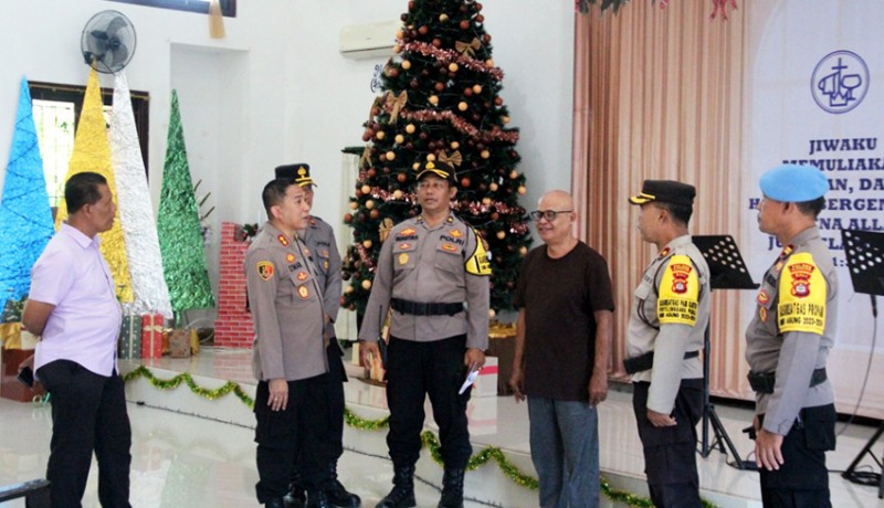 www.nusabali.com-kapolres-klungkung-cek-gereja-jelang-natal