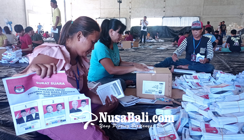 NUSABALI.com - KPU Buleleng Temukan Ratusan Surat Suara Rusak