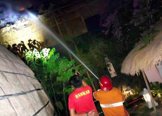 Nusabali.com - villa-kelapa-cottage-di-amed-terbakar