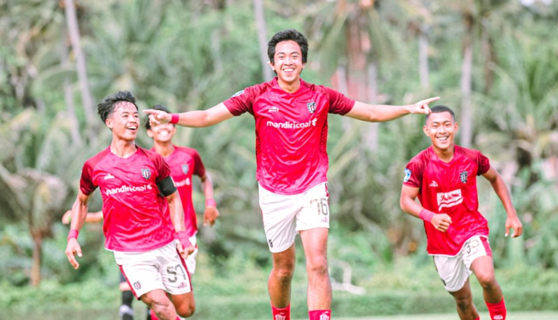 www.nusabali.com-kadek-dimas-hattrick-bali-united-u-20-sempurna-di-kandang