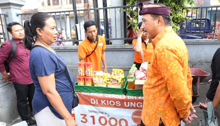 Nusabali Com Penjabat Bupati Meninjau Pasar Murah Di Desa Kusamba