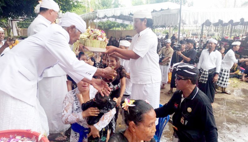 www.nusabali.com-krama-kedonganan-gelar-ritual-panglukatan-sapu-leger