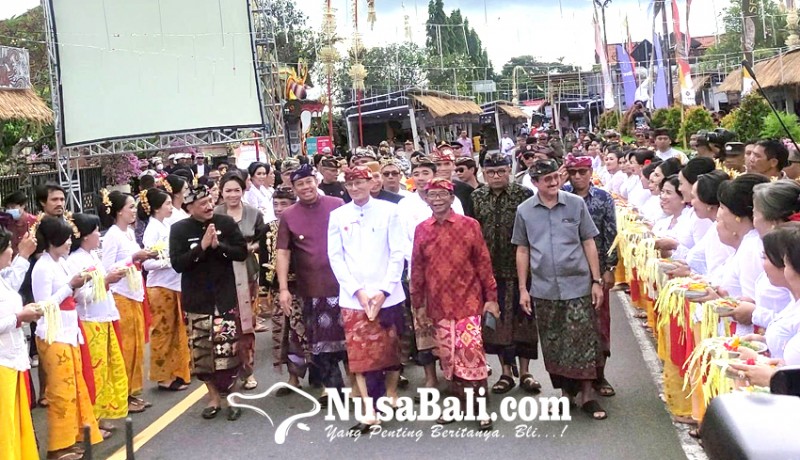 www.nusabali.com-pentaskan-tari-pendet-dan-tari-lawang-balingkang