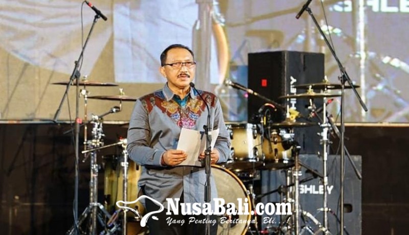 www.nusabali.com-pj-bupati-jendrika-tutup-festival-semarapura