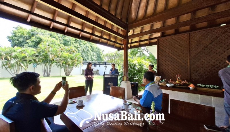 www.nusabali.com-hari-pers-sedunia-konjen-australia-jo-stevens-makan-siang-bareng-media