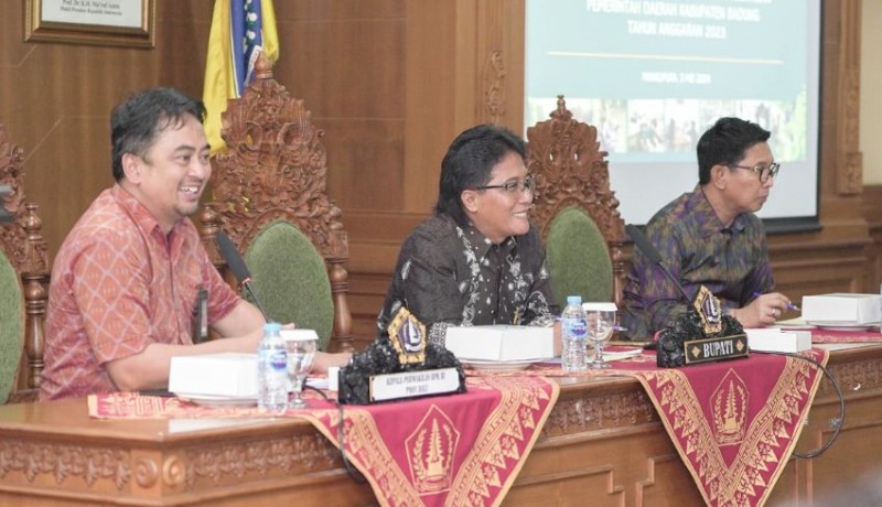 www.nusabali.com-exit-meeting-bpk-ri-perwakilan-bali-di-badung-bupati-giri-prasta-tetap-harapkan-pembinaan-dan-siap-jadi-contoh-nasional