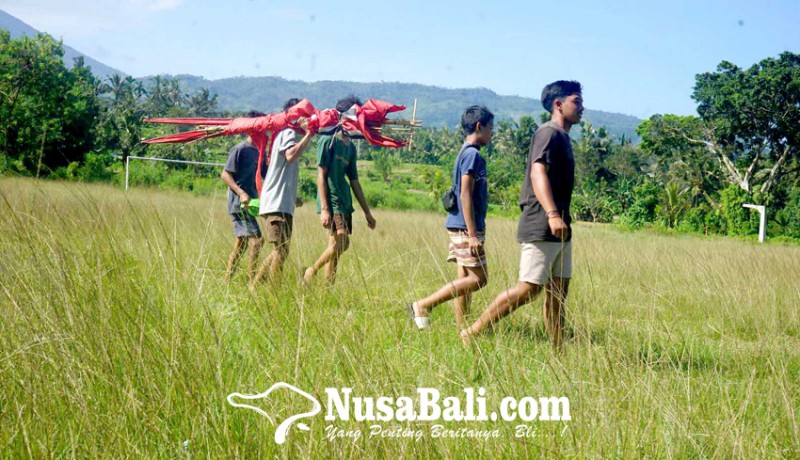 www.nusabali.com-lapangan-selat-jadi-kebun-semak-semak