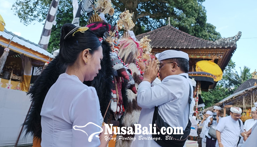 www.nusabali.com-krama-di-tabanan-ngratep-lan-melaspas-barong-di-pura-hyang-teja