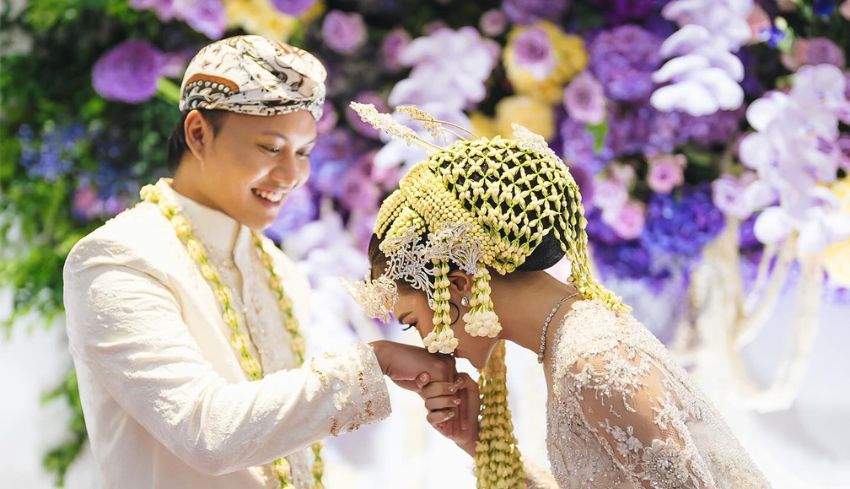 www.nusabali.com-akad-nikah-tuntas-rizky-febian-dan-mahalini-resmi-jadi-pasangan-suami-istri