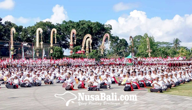 www.nusabali.com-ribuan-siswa-tampilkan-parade-agung