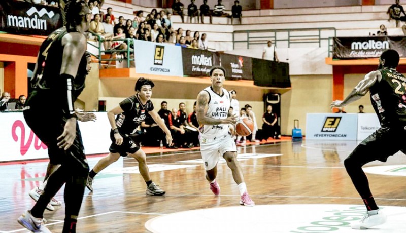 www.nusabali.com-bali-united-basketball-kalahkan-pacific-caesar