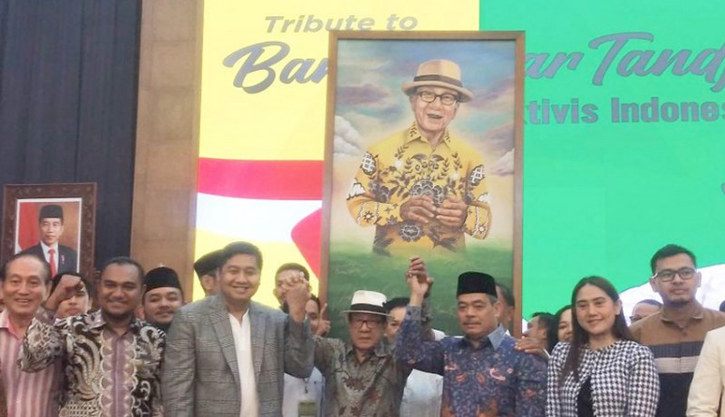 www.nusabali.com-akbar-tandjung-dianugerahi-penghargaan-maestro-aktivis-nasional