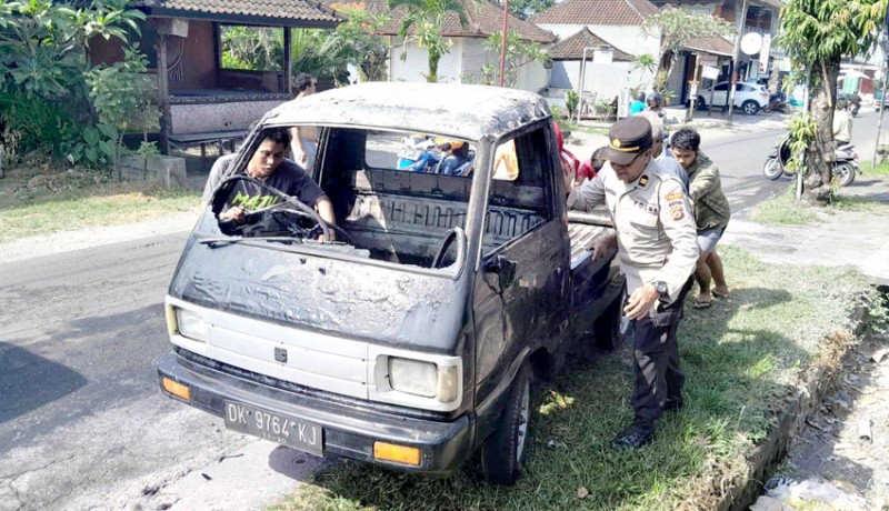 www.nusabali.com-pick-up-terbakar-kagetkan-warga