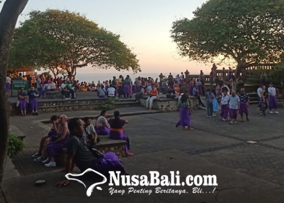 Nusabali.com - kunjungan-ke-pura-luhur-uluwatu-tembus-4600-orang