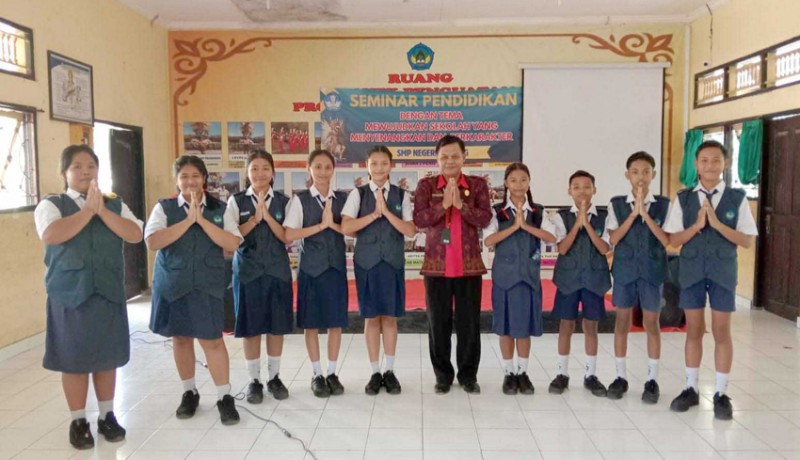 www.nusabali.com-smpn-2-abang-loloskan-7-siswa