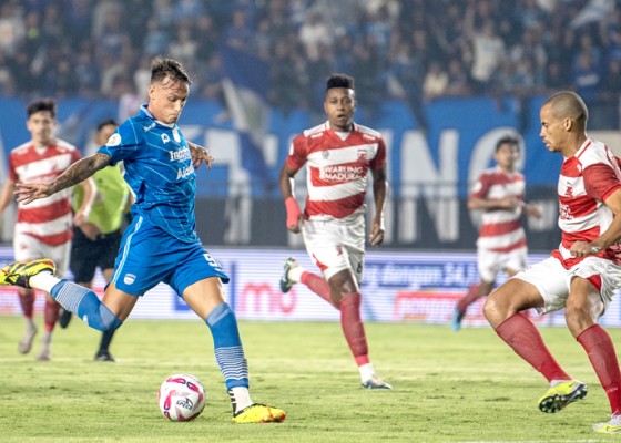 Nusabali.com - gilas-madura-united-persib-di-ambang-juara