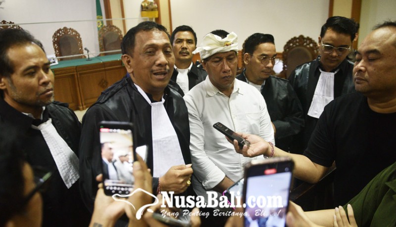 www.nusabali.com-sidang-perdana-bendesa-berawa-ajukan-eksepsi