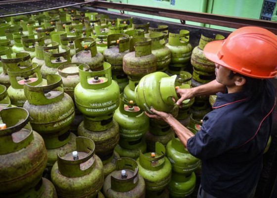 Nusabali.com - pertamina-perketat-pengawasan-takaran-isi-tabung-lpg-3-kg