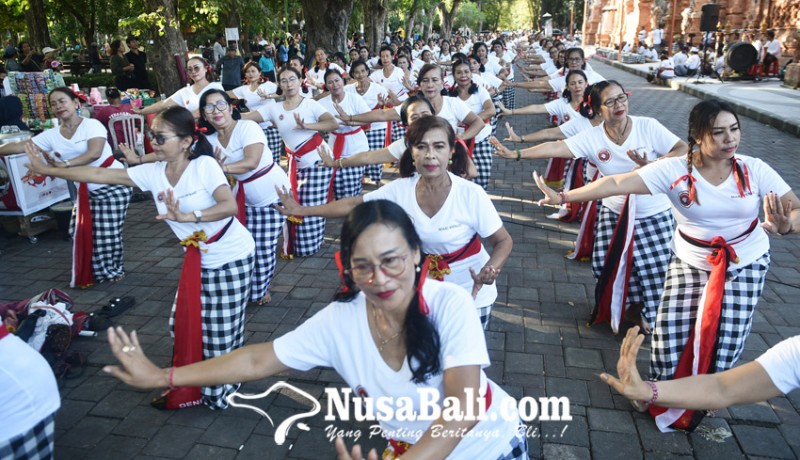 www.nusabali.com-mari-menari-tari-rejang