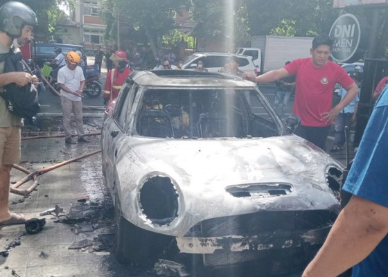 Nusabali.com - korsleting-mini-cooper-ludes-terbakar