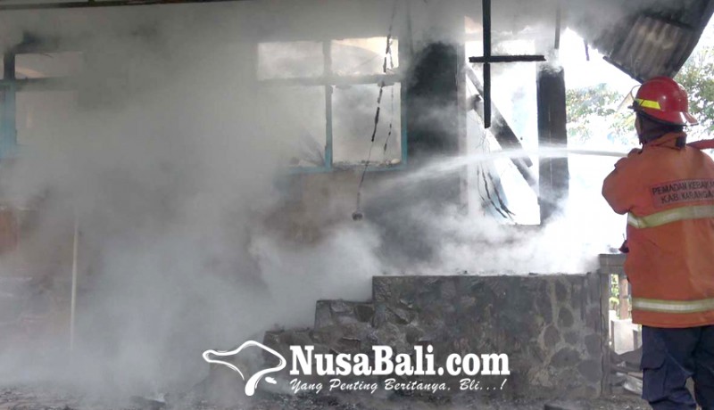 www.nusabali.com-villa-wna-di-seraya-barat-terbakar