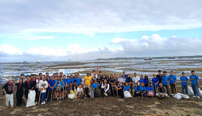 www.nusabali.com-perangi-sampah-di-laut-social-project-bali-adakan-beach-clean-up