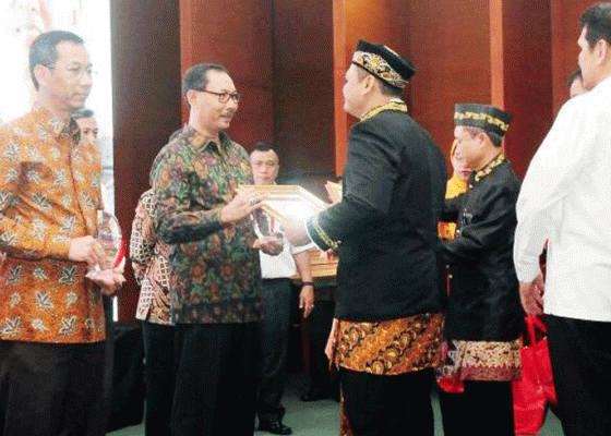 Nusabali.com - eka-merthawan-raih-inagara-award-lan-ri