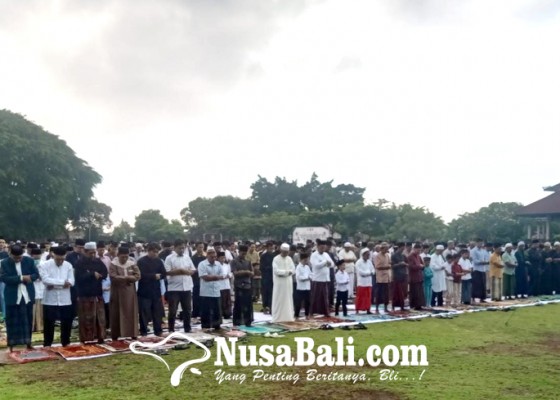 Nusabali.com - sholat-ied-idul-adha-dipusatkan-di-alun-alun-ida-dewa-agung-jambe