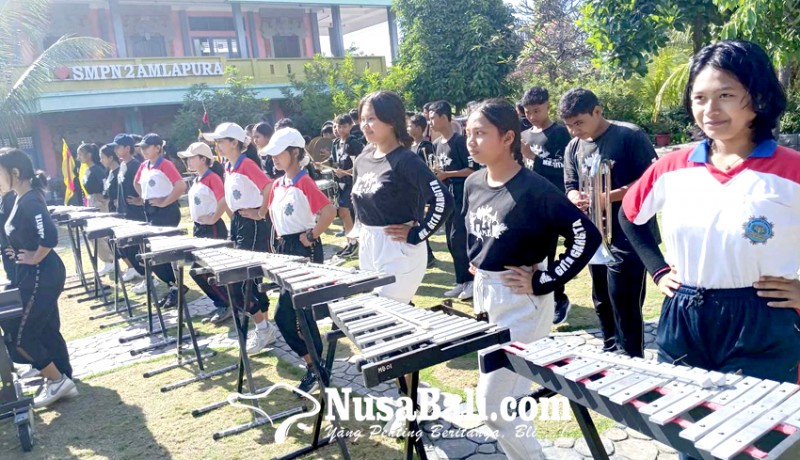 www.nusabali.com-marching-band-smpn-2-amlapura-siap-meriahkan-puncak-peringatan-hut-kota-amlapura