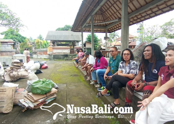 Nusabali.com - sampah-jadi-berkah-bagi-krama-banjar-pesalakan