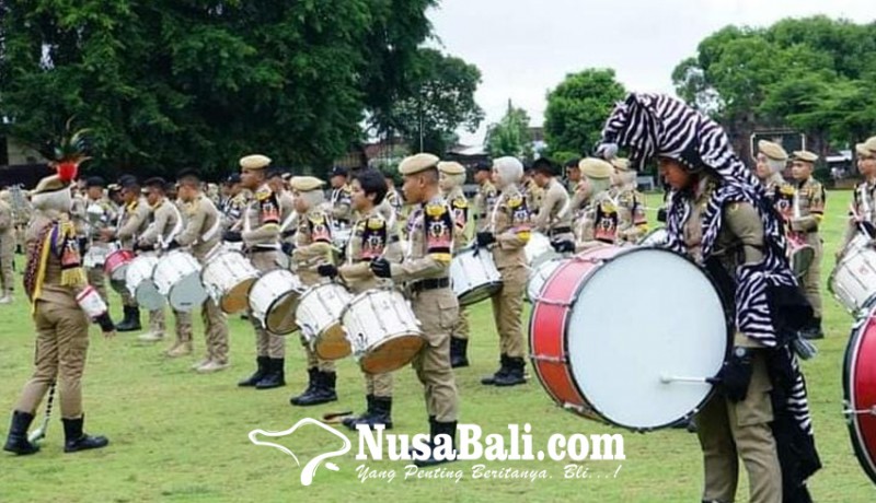 www.nusabali.com-parade-drumband-ipdn-tampil-memukau