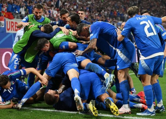 Nusabali.com - italia-lolos-dramatis-ke-16-besar-euro-2024-berkat-gol-telat-zaccagni