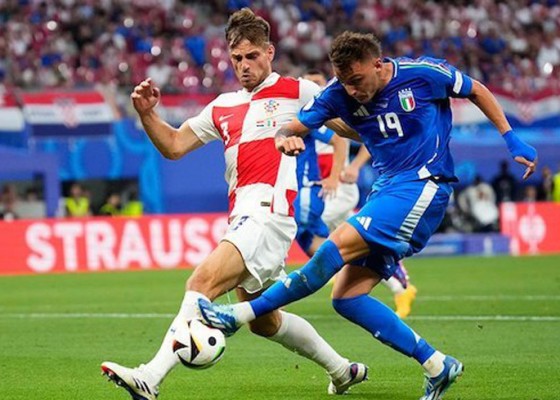Nusabali.com - dramatis-gol-injury-time-loloskan-italia-ke-16-besar