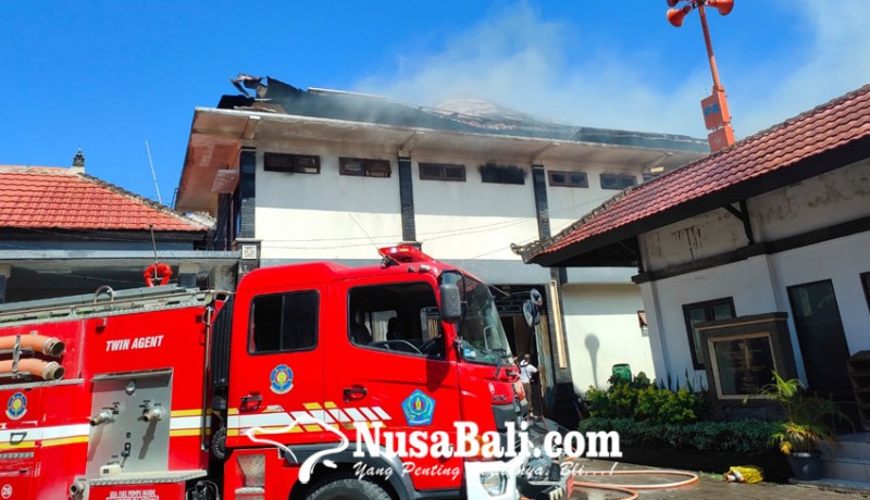 www.nusabali.com-gudang-logistik-bpbd-bali-terbakar