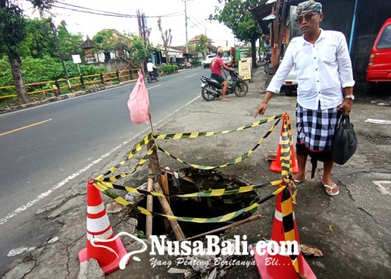 Nusabali.com - kaling-samplangan-tunggu-perbaikan-gorong-gorong-jebol