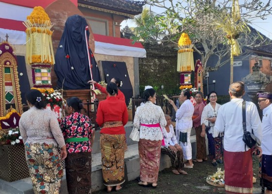 Nusabali.com - patung-keibohu-i-dewa-nyoman-oka-diresmikan-di-kenderan-tegallalang-gianyar