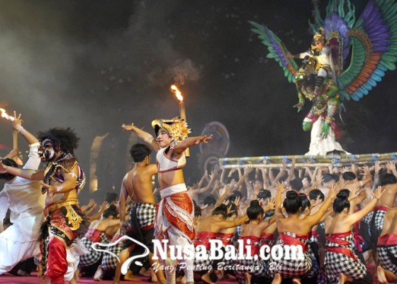 Nusabali.com - tampil-perdana-di-panggung-pkb-xlvi-tahun-2024-gwk-cultural-park-sajikan-kecak-kolosal