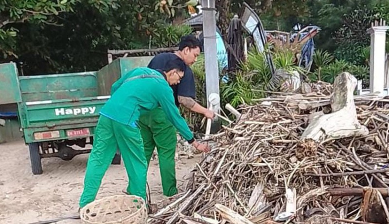 www.nusabali.com-pantai-di-denpasar-dikepung-sampah-kiriman