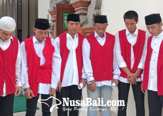 Nusabali.com - dituntut-17-tahun-enam-anggota-perguruan-silat-minta-maaf