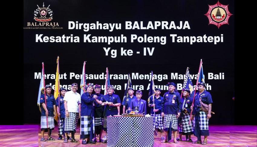 www.nusabali.com-bupati-badung-hadiri-hut-ke-4-bala-praja-ksatria-kampuh-poleng-tanpatepi-provinsi-bali