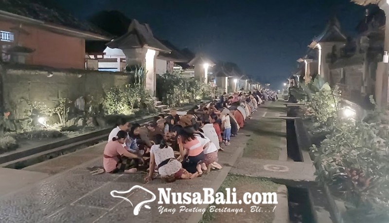 www.nusabali.com-krama-adat-penglipuran-gelar-magibung