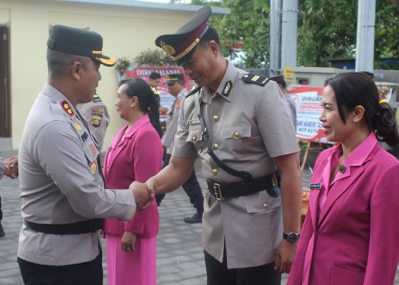 Nusabali.com - dua-pejabat-utama-polres-bandara-i-gusti-ngurah-rai-dirolling