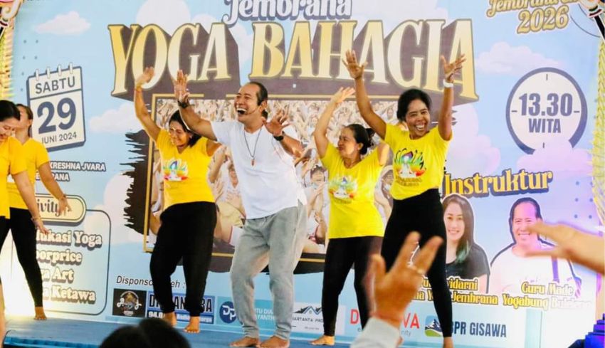 www.nusabali.com-jembrana-yoga-bahagia-gelak-tawa-dan-kebahagiaan-menggema-di-gor-khresna-jvara