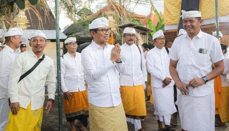 www.nusabali.com-adi-arnawa-hadiri-karya-ngenteg-linggih-wraspati-kalpa-di-pura-ulun-desa