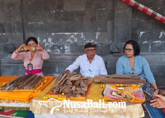 Nusabali.com - menelisik-purana-pura-penataran-sari-pangsan-lontar-geria-ambengan-berusia-puluhan-tahun-dibuka-lagi