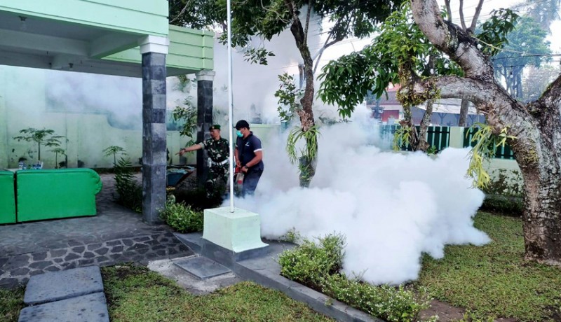 www.nusabali.com-antisipasi-dbd-makodim-jembrana-difogging