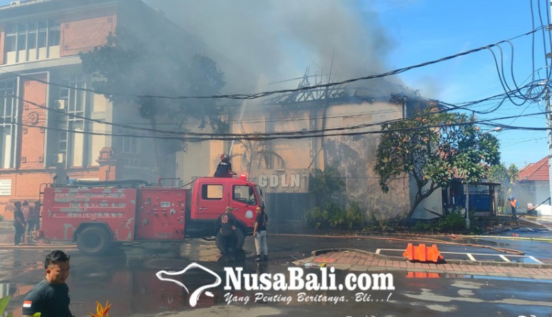 www.nusabali.com-gedung-gdln-unud-di-kampus-sudirman-terbakar