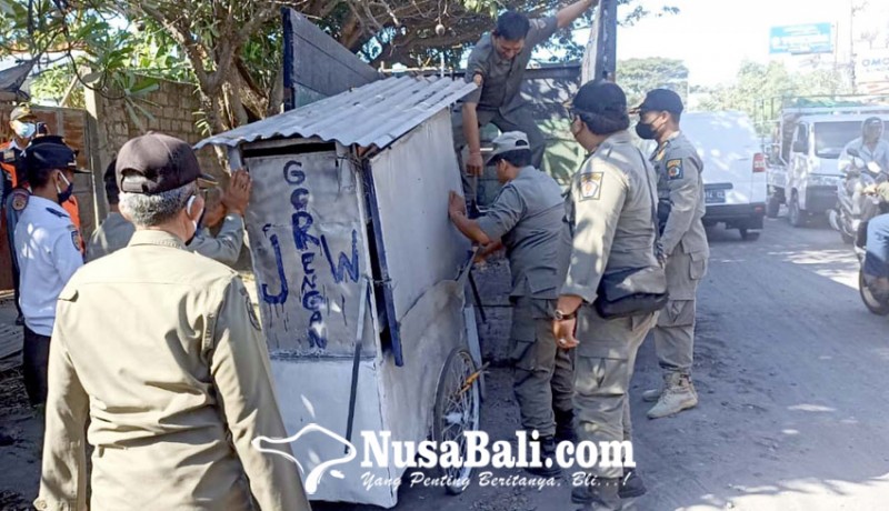 www.nusabali.com-satpol-pp-denpasar-sisir-jalanan-tindak-pedagang-kaki-lima