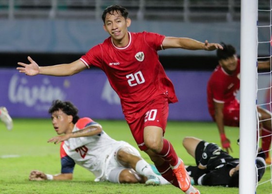 Nusabali.com - timnas-u-19-gulung-filipina-6-0-kadek-arel-cetak-gol